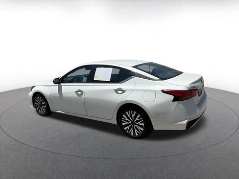 Used 2025 Nissan Altima 2.5 SV FWD image 10