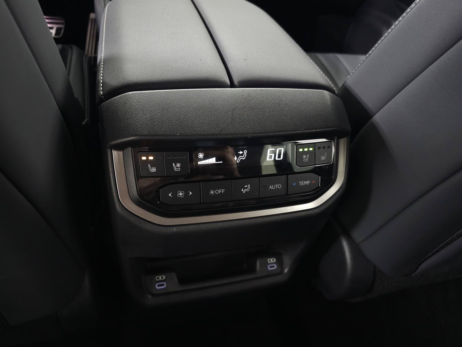 Used 2025 Lexus TX 500h AWD w/ Technology Package image 34