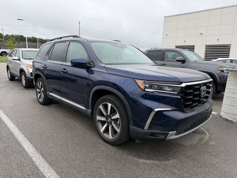 Used 2023 Honda Pilot Touring image 3