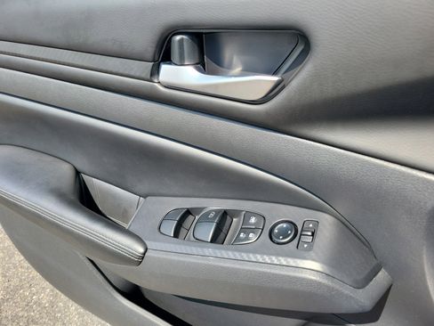 Used 2025 Nissan Altima 2.5 SV image 7