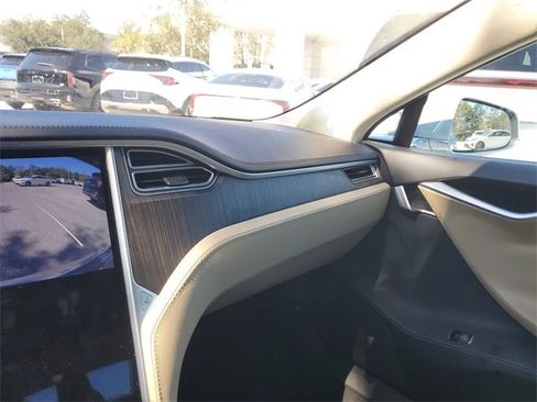 Used 2013 Tesla Model S Base image 30