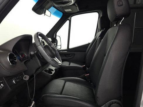 Used 2023 Mercedes-Benz Sprinter 2500 image 5