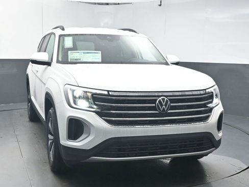New 2026 Volkswagen Atlas SE FWD image 2