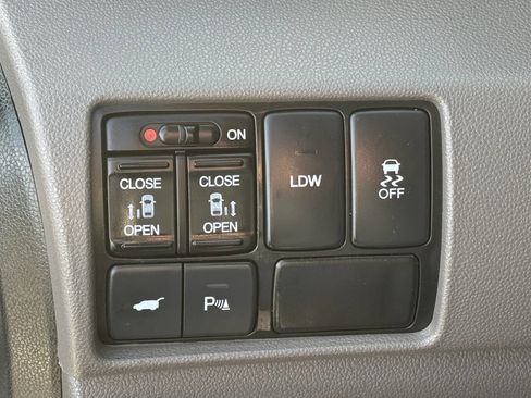 Used 2016 Honda Odyssey Touring Elite image 8