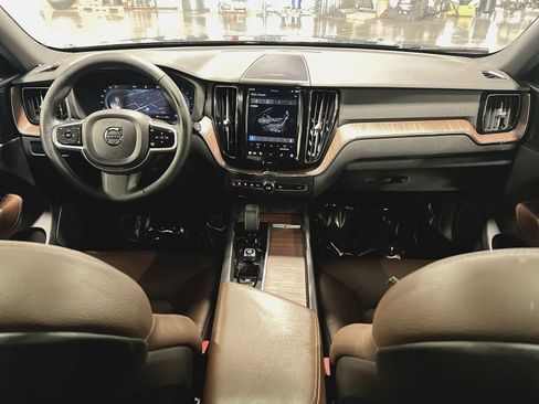 Used 2023 Volvo XC60 B5 Plus w/ Climate Package image 23