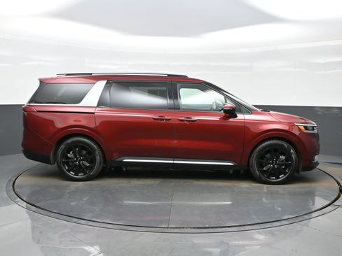 Used 2022 Kia Carnival SX Prestige image 7