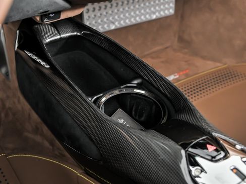 Used 2024 Ferrari SF90 Spider image 43