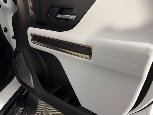 Used 2025 GMC Hummer EV 2X AWD/4WD image 34