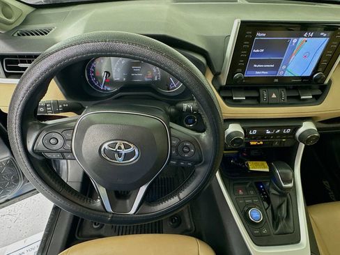 Used 2019 Toyota RAV4 Limited w/ Advanced Technology Package image 11