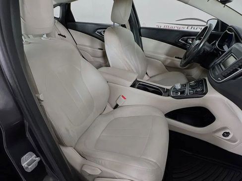 Used 2015 Chrysler 200 Limited w/ Convenience Group image 27