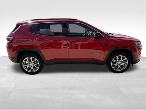 Used 2023 Jeep Compass Latitude AWD/4WD image 6