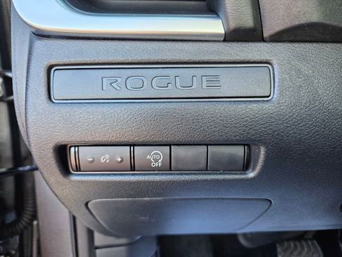 Used 2023 Nissan Rogue S image 28