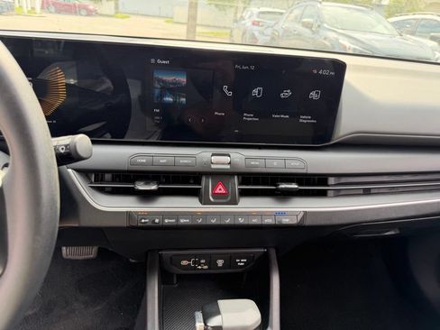 Used 2025 Kia K4 FWD image 25