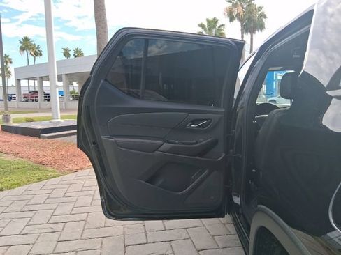 Used 2022 Chevrolet Traverse RS FWD image 19