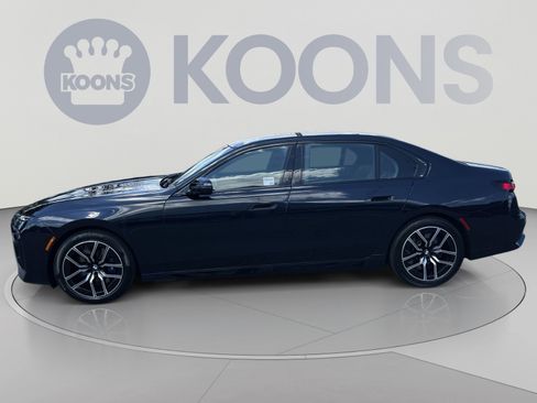 Used 2024 BMW 760i xDrive w/ Premium Package 2 AWD/4WD image 2