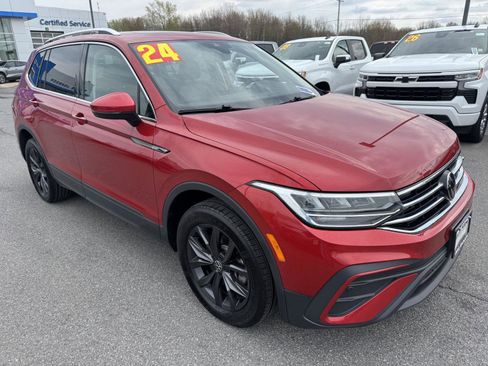 Used 2024 Volkswagen Tiguan SE AWD/4WD image 1