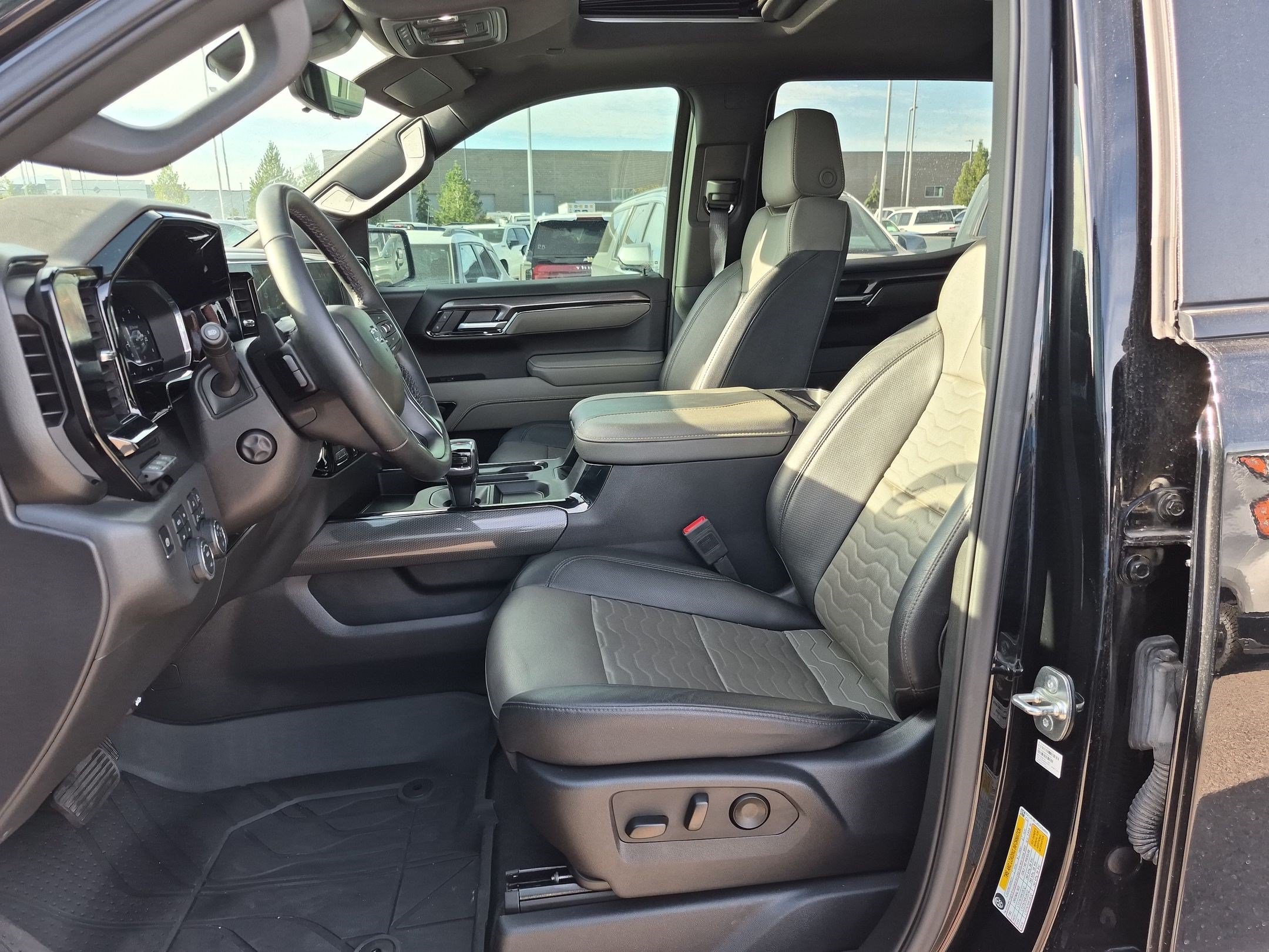 Used 2025 Chevrolet Silverado 1500 ZR2 w/ Technology Package AWD/4WD image 15