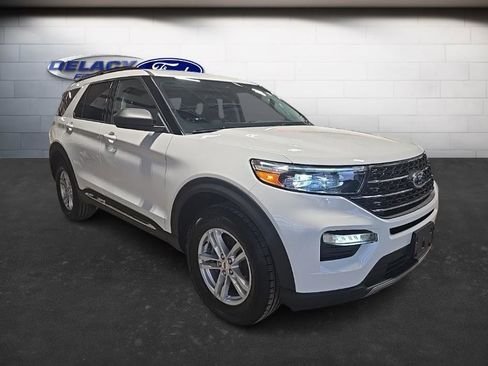 Used 2022 Ford Explorer XLT w/ Equipment Group 202A image 7