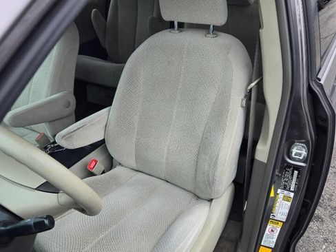 Used 2013 Toyota Sienna LE AWD/4WD image 4