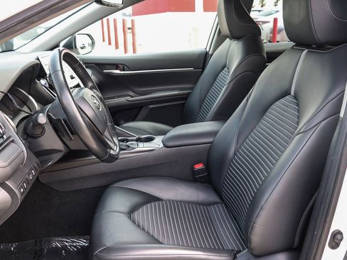 Certified 2023 Toyota Camry SE w/ Convenience Package image 17