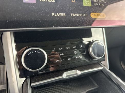 Used 2023 Land Rover Range Rover Long Wheelbase Autobiography image 25