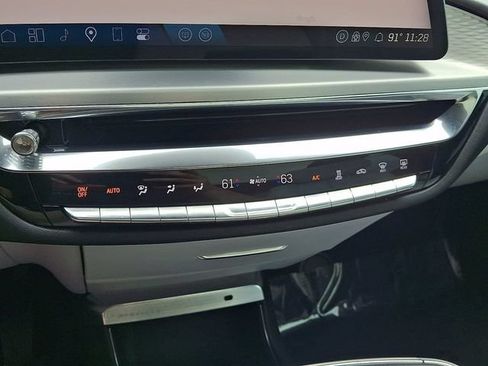 Used 2024 Cadillac Lyriq Luxury AWD/4WD image 19