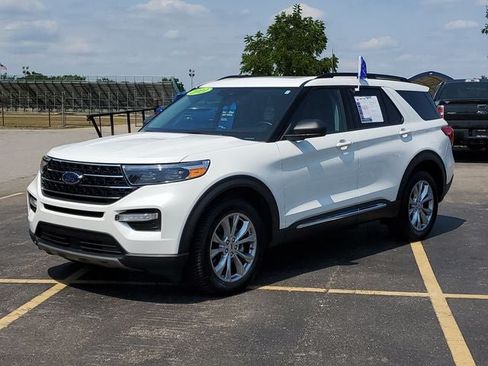 Used 2021 Ford Explorer XLT w/ Equipment Group 202A AWD/4WD image 2
