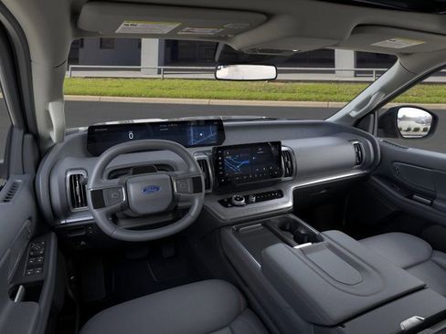 New 2026 Ford Expedition Active image 9