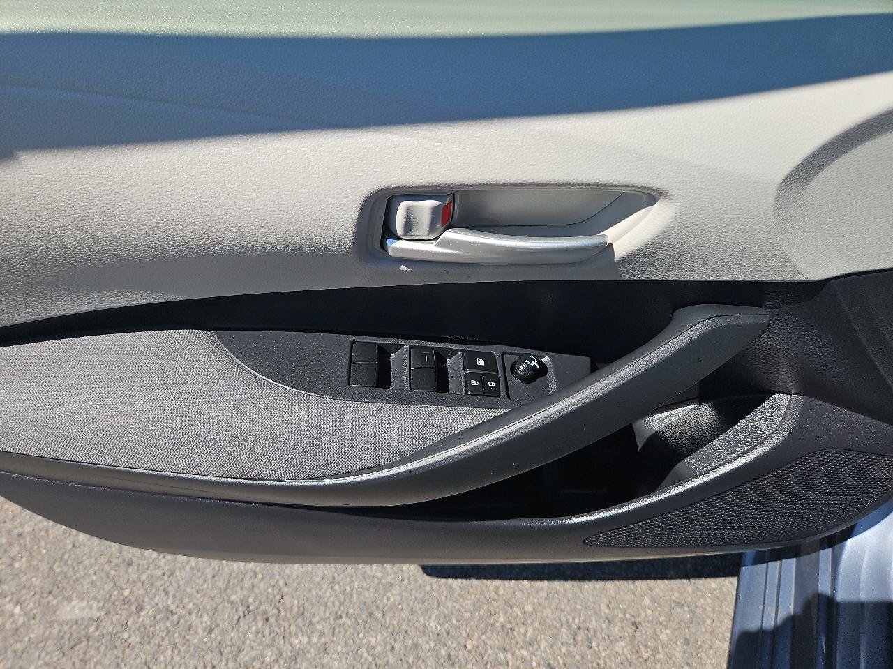Used 2021 Toyota Corolla LE FWD image 14