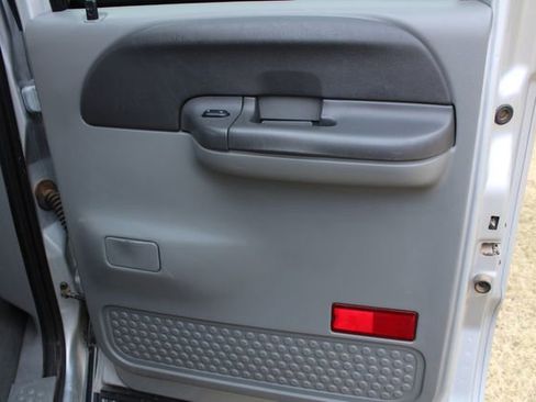 Used 2003 Ford F250 XLT image 29