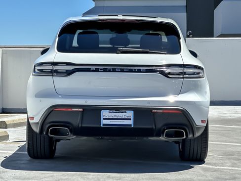 Used 2023 Porsche Macan AWD/4WD image 7