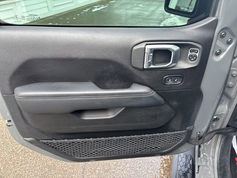 Used 2020 Jeep Wrangler Unlimited Sahara w/ Dual Top Group image 17