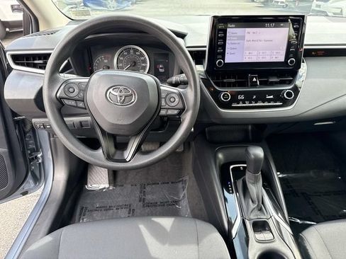 Used 2020 Toyota Corolla LE FWD image 17