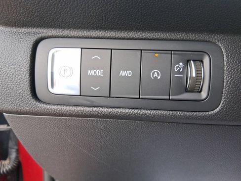 Used 2024 Chevrolet Traverse LT AWD/4WD image 17