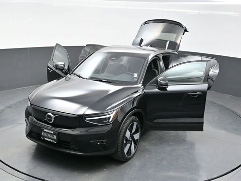 Used 2023 Volvo C40 P8 Recharge Ultimate image 34