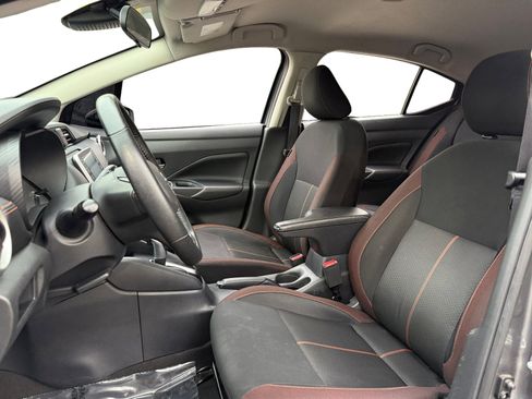 Used 2021 Nissan Versa SR image 9