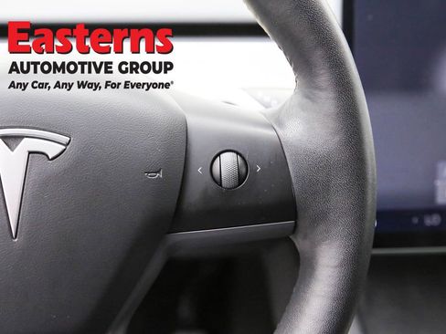 Used 2022 Tesla Model Y Long Range image 16