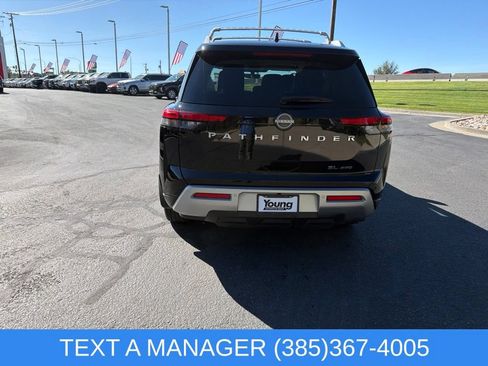 Used 2025 Nissan Pathfinder SL AWD/4WD image 4