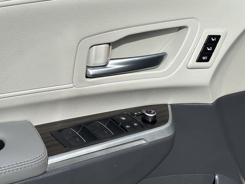 Certified 2023 Toyota Sienna Limited FWD image 46