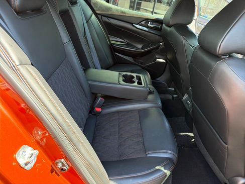 Used 2020 Nissan Maxima SR w/ Sport Mat Group FWD image 16