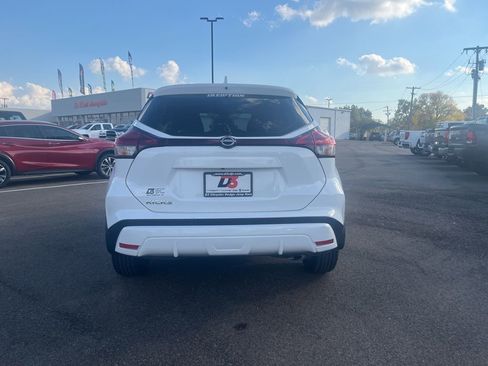 Used 2023 Nissan Kicks S image 6
