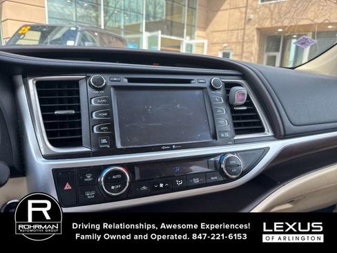 Used 2015 Toyota Highlander Limited image 2