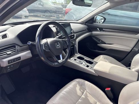 Used 2018 Honda Accord Touring image 8