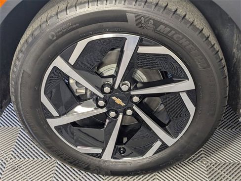 Certified 2025 Chevrolet Equinox EV LT image 8