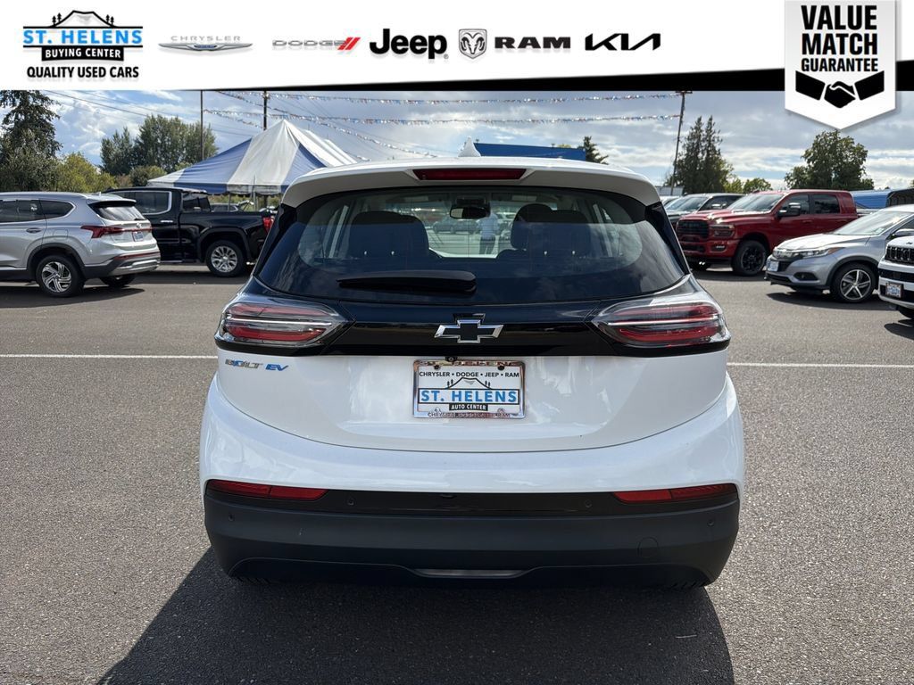 Used 2022 Chevrolet Bolt LT w/ Infotainment Package FWD image 5