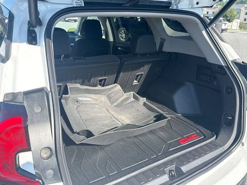 Used 2024 GMC Terrain SLE w/ Driver Convenience Package FWD image 32