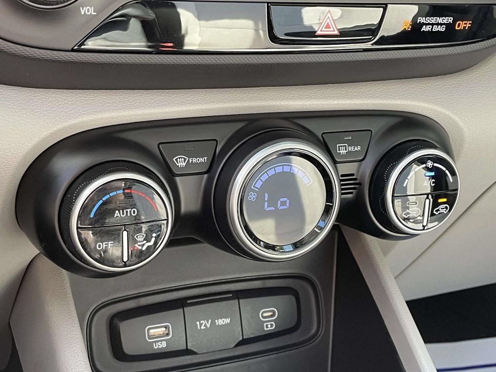 Certified 2023 Hyundai Venue SEL FWD image 27