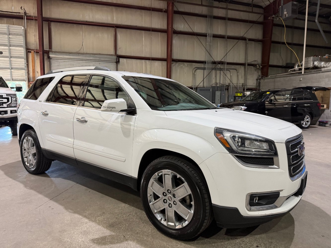 Used 2017 GMC Acadia Limited SLT FWD image 2
