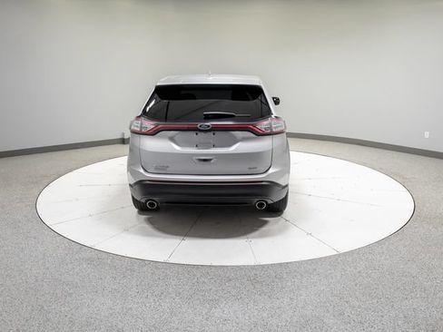 Used 2018 Ford Edge SE FWD image 28