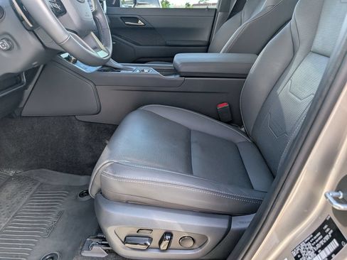 Used 2024 Lexus GX 550 w/ Accessory Package (Z1) AWD/4WD image 12